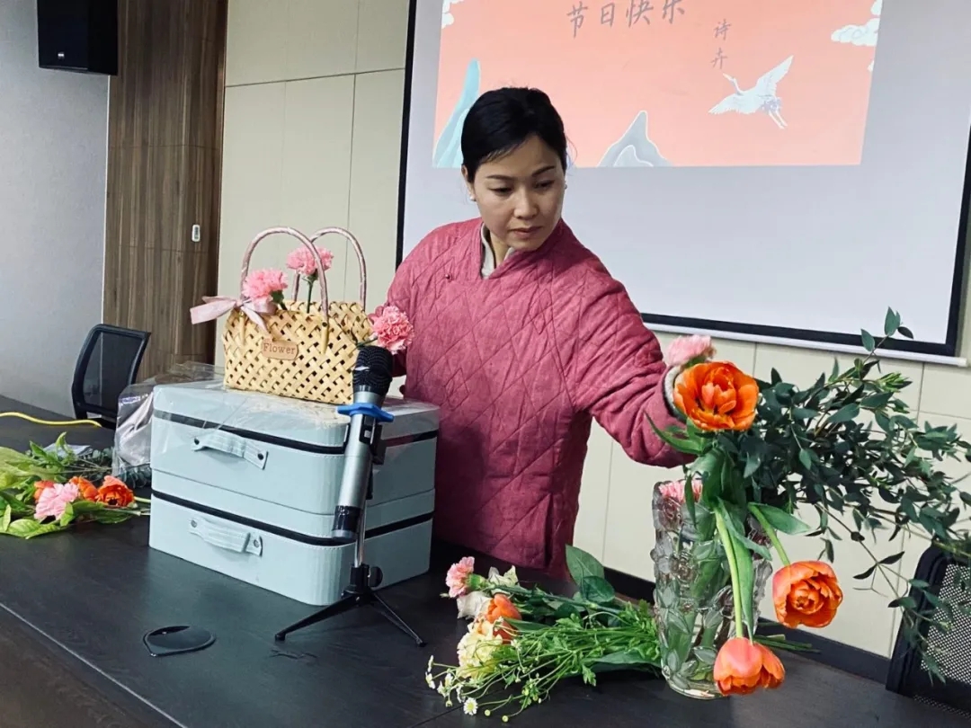 女神節快樂!三月花盛,品茗人生。